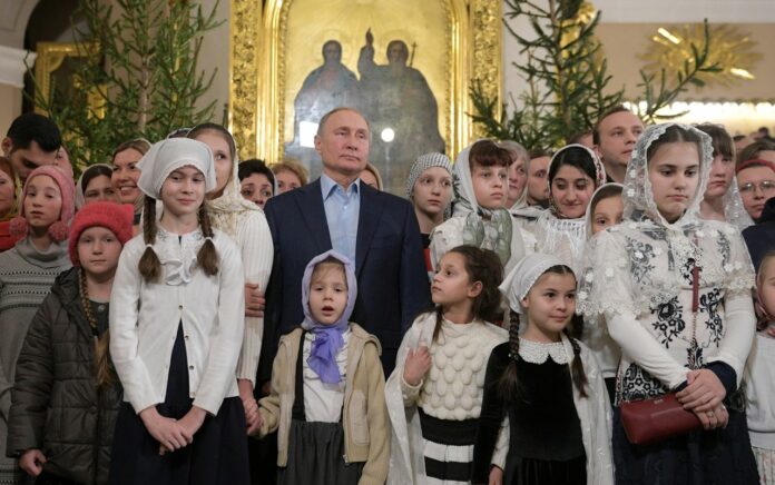 Putin: Rusia Akan Lindungi Anak-anak Mudanya Dari Degradasi dan Kemerosotan Spiritual Ala Barat