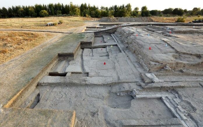 Arkeolog China Temukan Reruntuhan Bangunan Besar di Kota Kekaisaran Kuno
