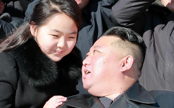Kim Jong-un Hadiri Upacara Peletakan Batu Pertama Pembangunan Jalan Baru Pyongyang Bersama Putrinya