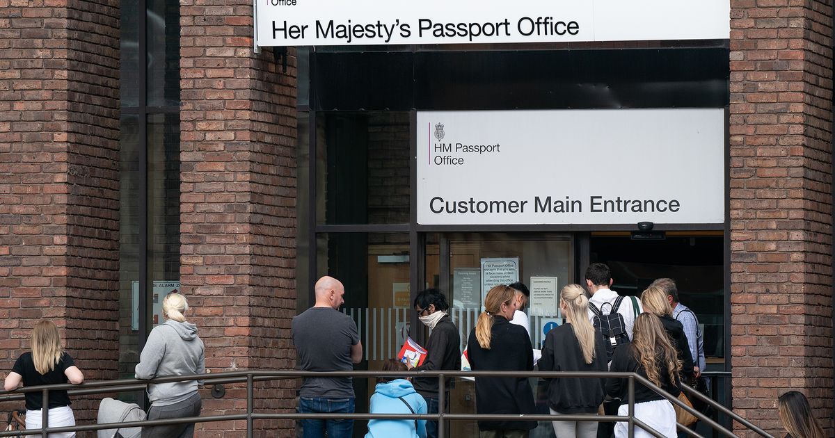 Staf Kantor Paspor Inggris Akan Mengadakan Mogok Massal Menuntut Kenaikan Gaji