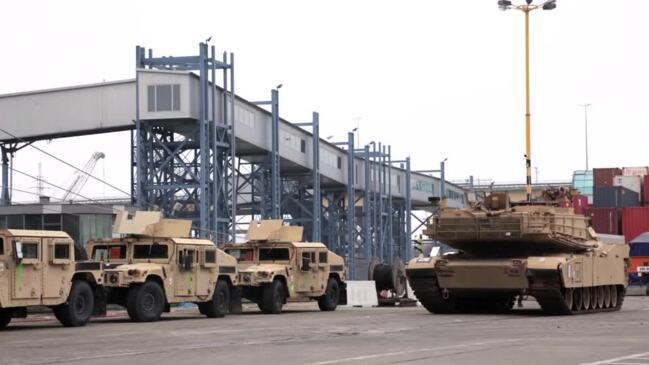Rekaman: Sejumlah Besar Peralatan Militer AS Terlihat di Pelabuhan Polandia