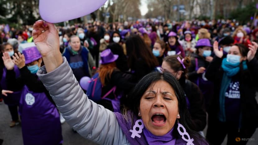 Persaingan Unjuk Rasa Hari Perempuan Singkap Keretakan dalam Gerakan Feminis Spanyol