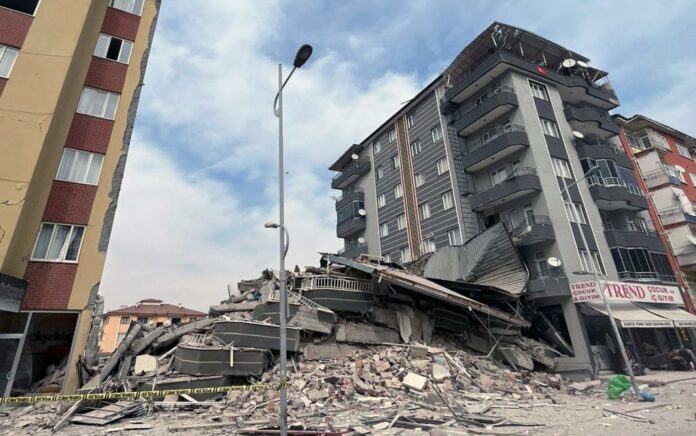 Gempa Turki: 2 Tewas dan 140 Lainnya Luka-luka