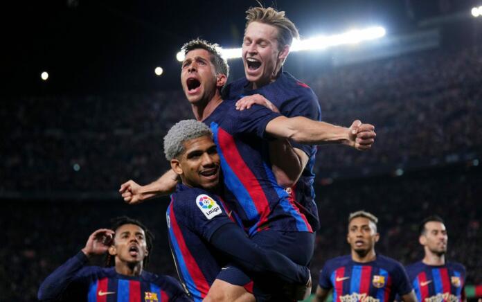 Barcelona merayakan kemenangannya atas Real Madrid (Foto: Goal.com)