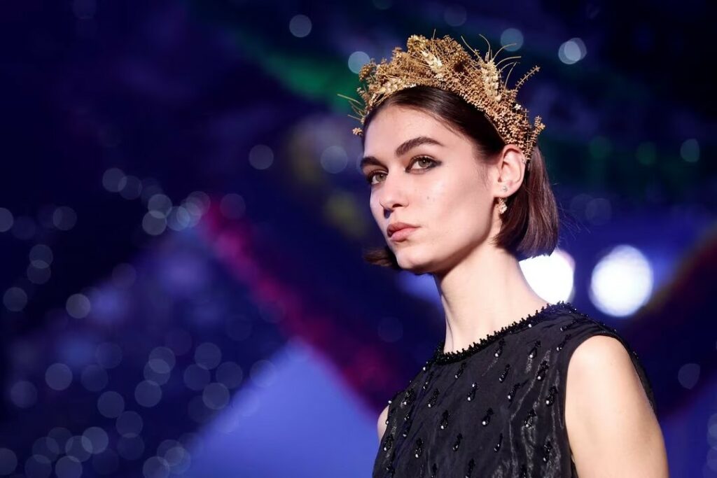 Dior Ubah Gaya 1950-an Jadi Penampilan Modern di Paris Fashion Week