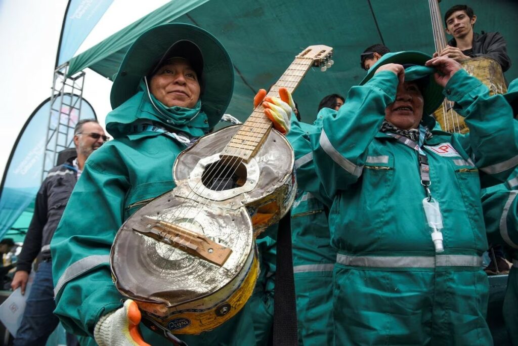 Orkestra Mengubah Sampah Menjadi Musik dan Aktivisme Lingkungan di Bolivia