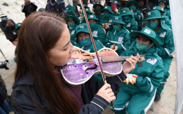 Orkestra Mengubah Sampah Menjadi Musik dan Aktivisme Lingkungan di Bolivia