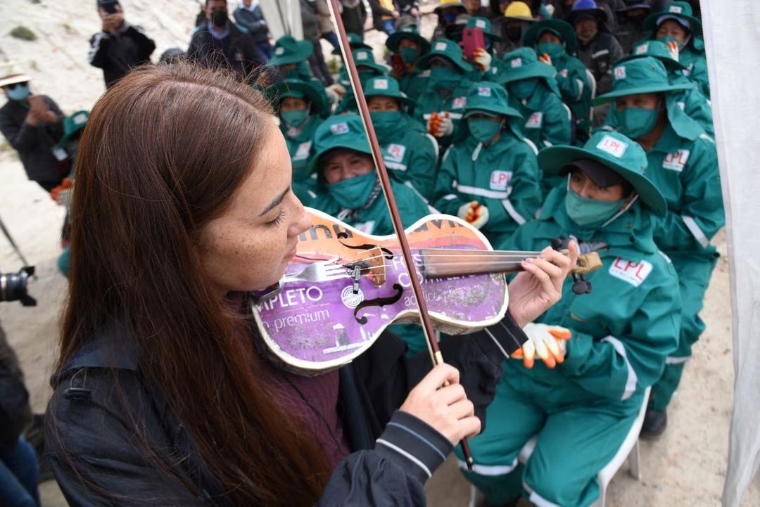 Orkestra Mengubah Sampah Menjadi Musik dan Aktivisme Lingkungan di Bolivia