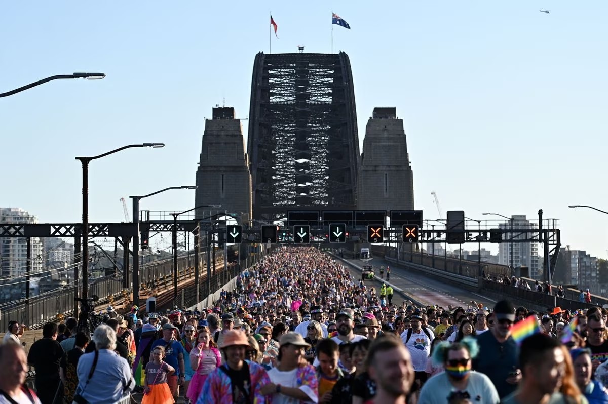 50.000 Orang Berbaris Melintasi Harbour Bridge Australia untuk Rayakan WorldPride