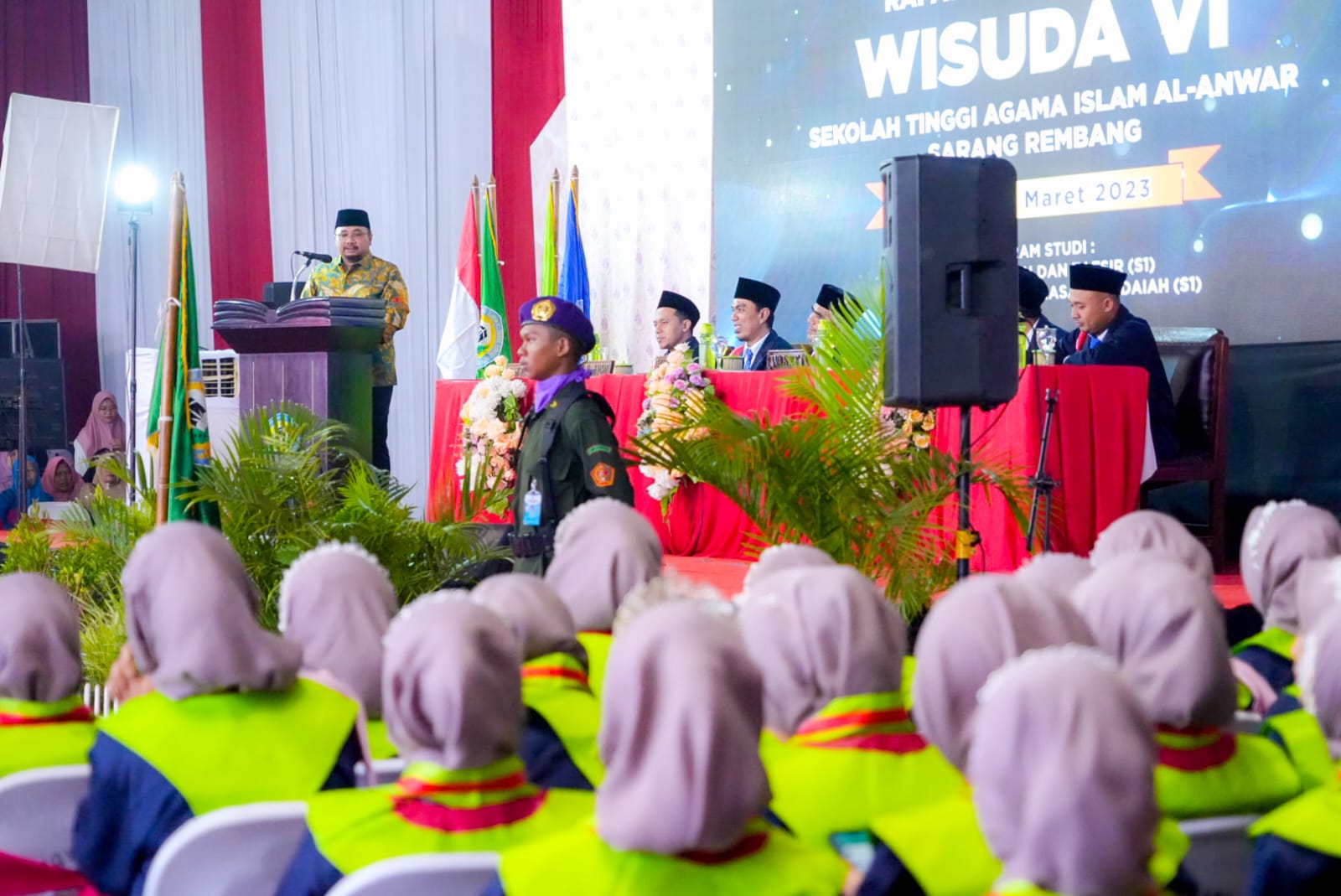 Menag saat menyampaikan orasi ilmiah pada Wisuda Sekolah Tinggi Agama Islam (STAI) Al Anwar, Rembang, Jawa Tengah, Sabtu (18/3/2023).