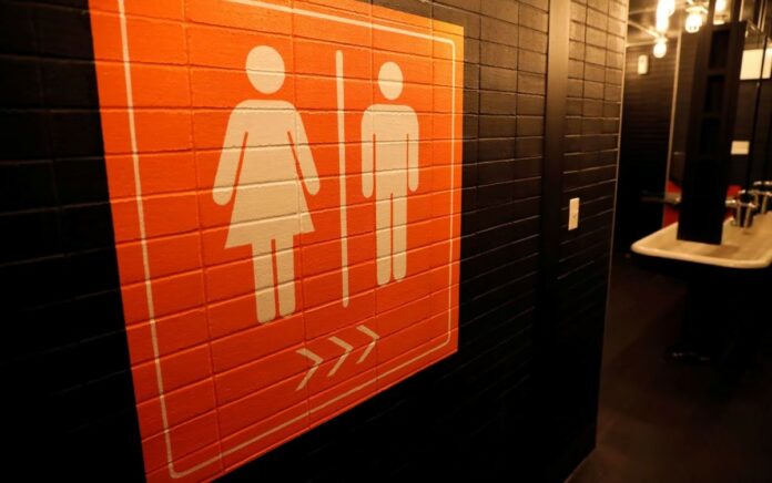 Arkansas Berlakukan Larangan untuk Transgender Menggunakan Kamar Mandi Sekolah