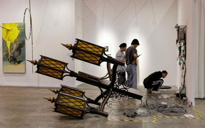 Ribuan Orang Padati Art Basel Hong Kong Saat Galeri Melaporkan Keuntungannya