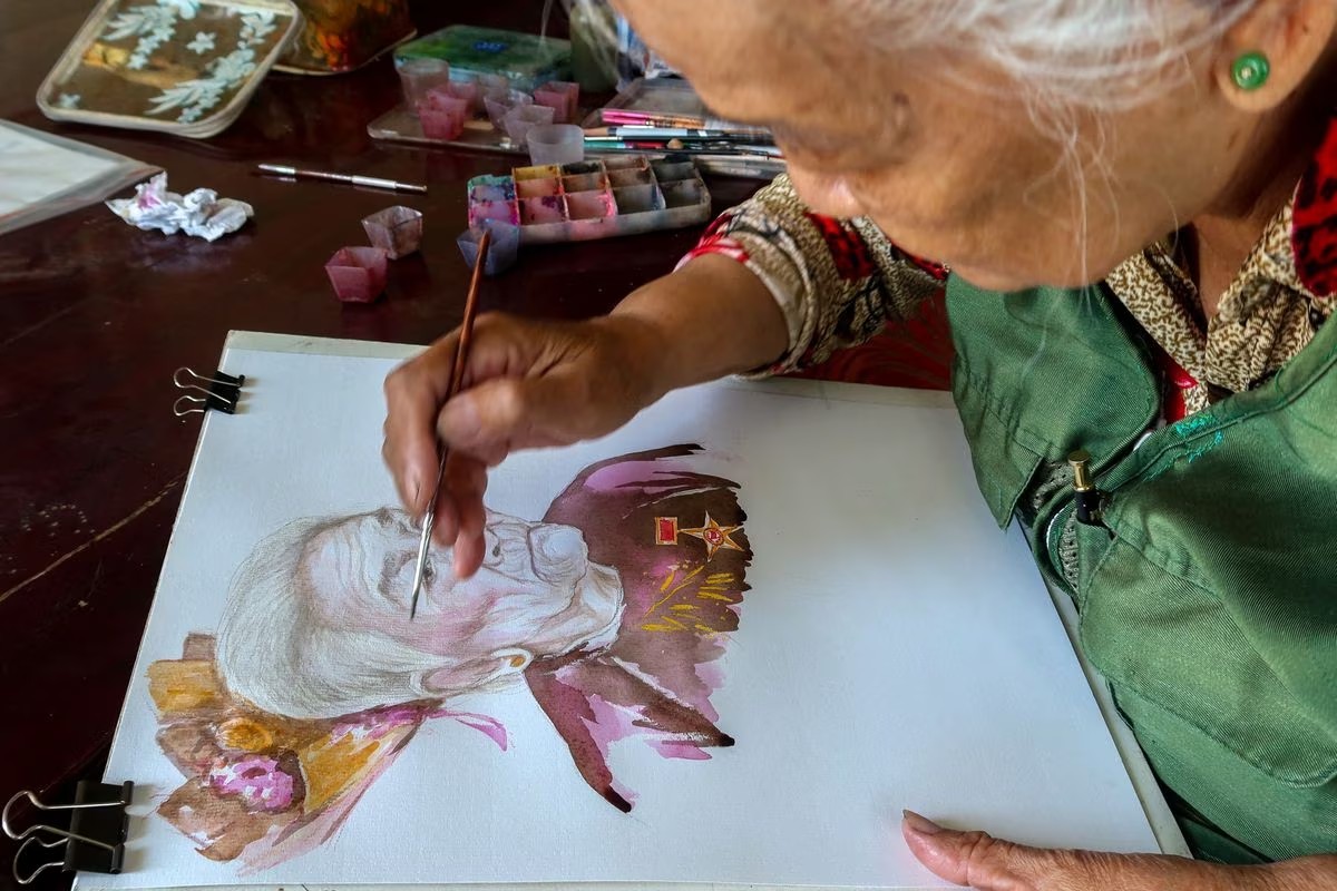 Seniman Vietnam Melukis Lebih dari 2.700 'Ibu Heroik' Agar Mereka Tidak Dilupakan