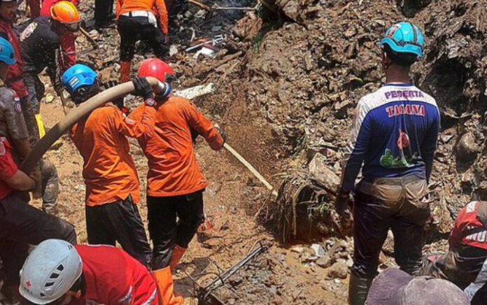 TIM SAR Gabungan Lanjutkan Pencarian Korban Longsor Empang Bogor