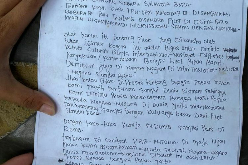 KKB Titipkan Surat ke Pilot Susi Air di Jila Mimika