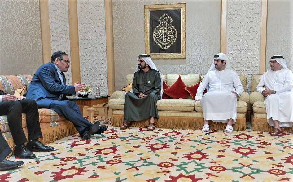 Sheikh Mohammed bin Rashid Al Maktoum, Emir Dubai, dalam pertemuan dengan Sekretaris Dewan Keamanan Nasional Tertinggi Iran Ali Shamkhani berjanji akan menyelesaikan masalah warga dan institusi Iran di Dubai. Foto: IRNA.