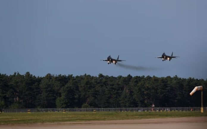 Jet tempur MiG-29 buatan Rusia terbang di dekat Malacky Air Base, dekat Malacky, Slovakia, 27 Agustus 2022. Foto: Reuters/David W Cerny/File Foto.