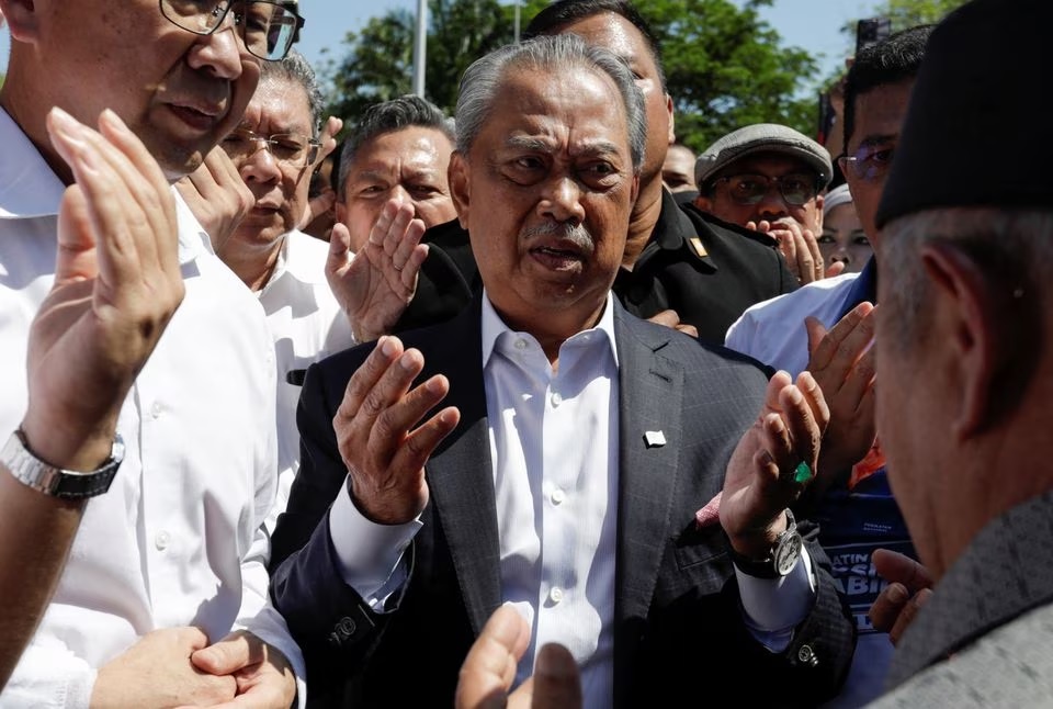 Mantan Perdana Menteri Malaysia Muhyiddin Yassin tiba untuk memberikan pernyataan kepada Komisi Anti Korupsi Malaysia (MACC) di Putrajaya, Malaysia 9 Maret 2023. Foto: Reuters/Hasnoor Hussain.