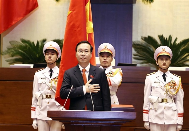Vo Van Thuong dilantik sebagai Presiden Negara Republik Vietnam yang baru dalam sebuah upacara di Gedung Majelis Nasional di Hà Nội pada Kamis pagi. Foto: Foto VNA/VNS.