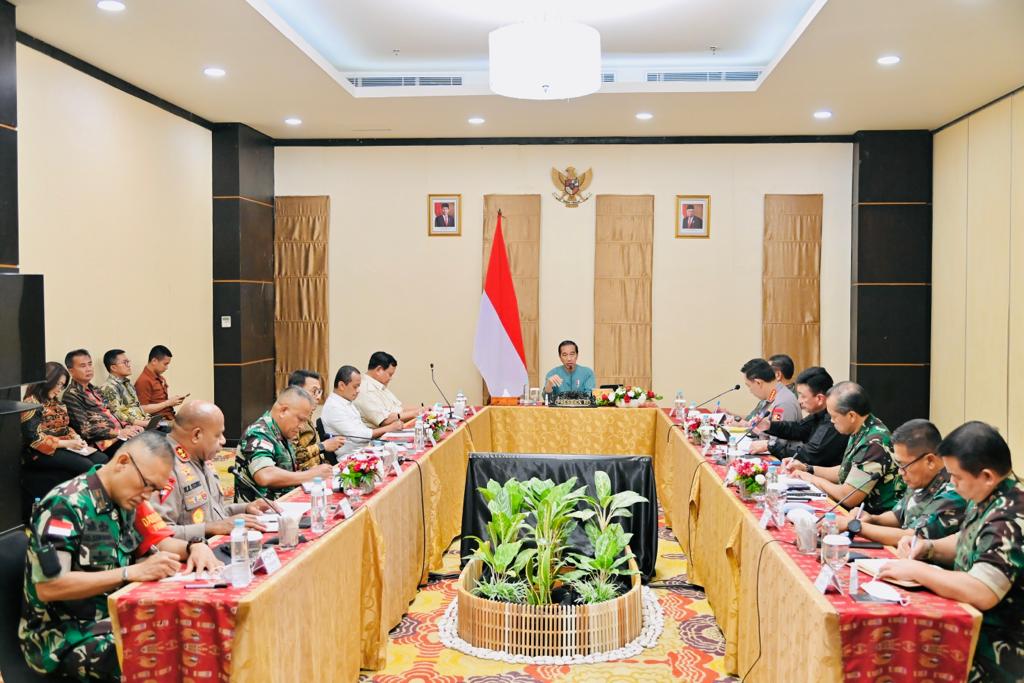 Presiden Jokowi memimpin ratas di Jayapura, Papua, Senin (20/03/2023). (Foto: BPMI Setpres)