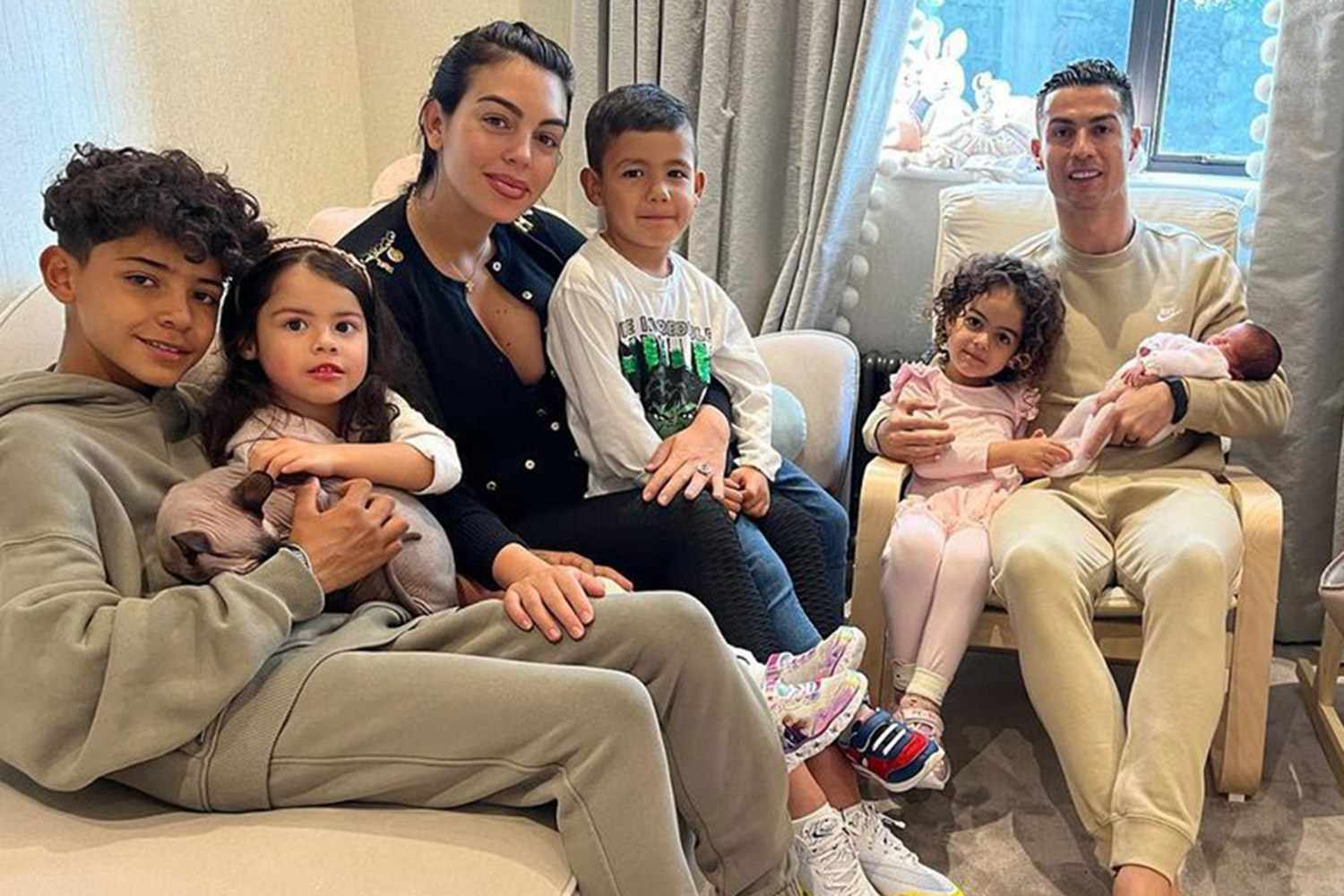 Wow, Anak-Anak Cristiano Ronaldo Mulai Bisa Berbahasa Arab