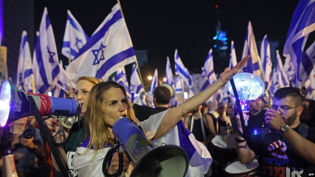 Ribuan Orang Memprotes Peradilan Israel di Bawah Bayang-bayang Serangan