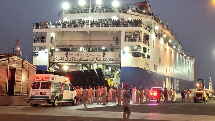 WNI tiba di Jeddah usai dievakuasi dari Sudan (Foto: istimewa)