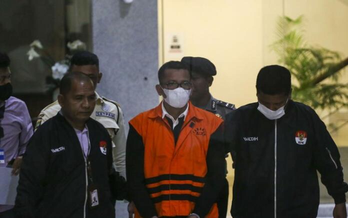 Bupati Meranti Ditangkap KPK Terkait 3 Kasus Korupsi Sekaligus