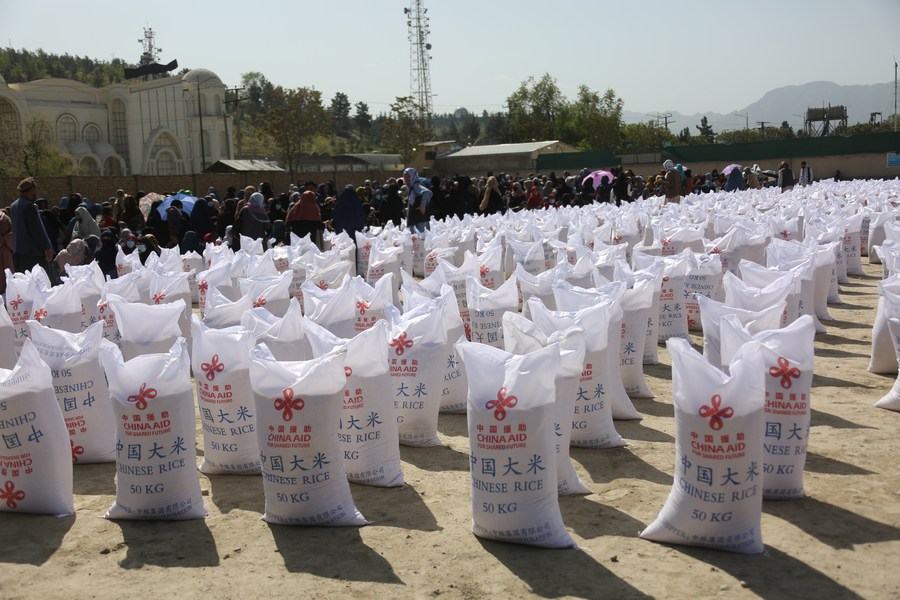 Pemerintah Afghanistan Distribusikan Bantuan dari China Kepada Keluarga yang Membutuhkan