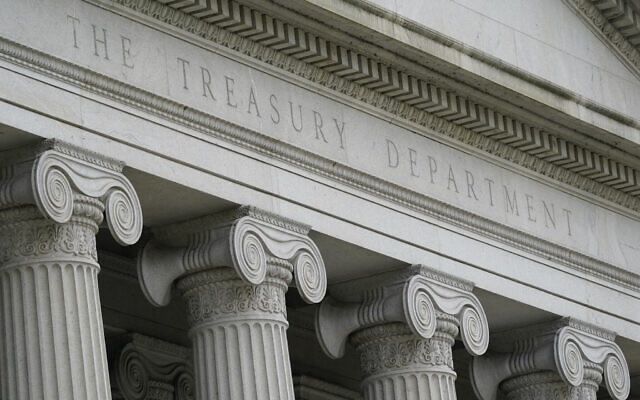 Gedung Departemen Keuangan AS dilihat di Washington, 4 Mei 2021. (AP Photo/Patrick Semansky, File)