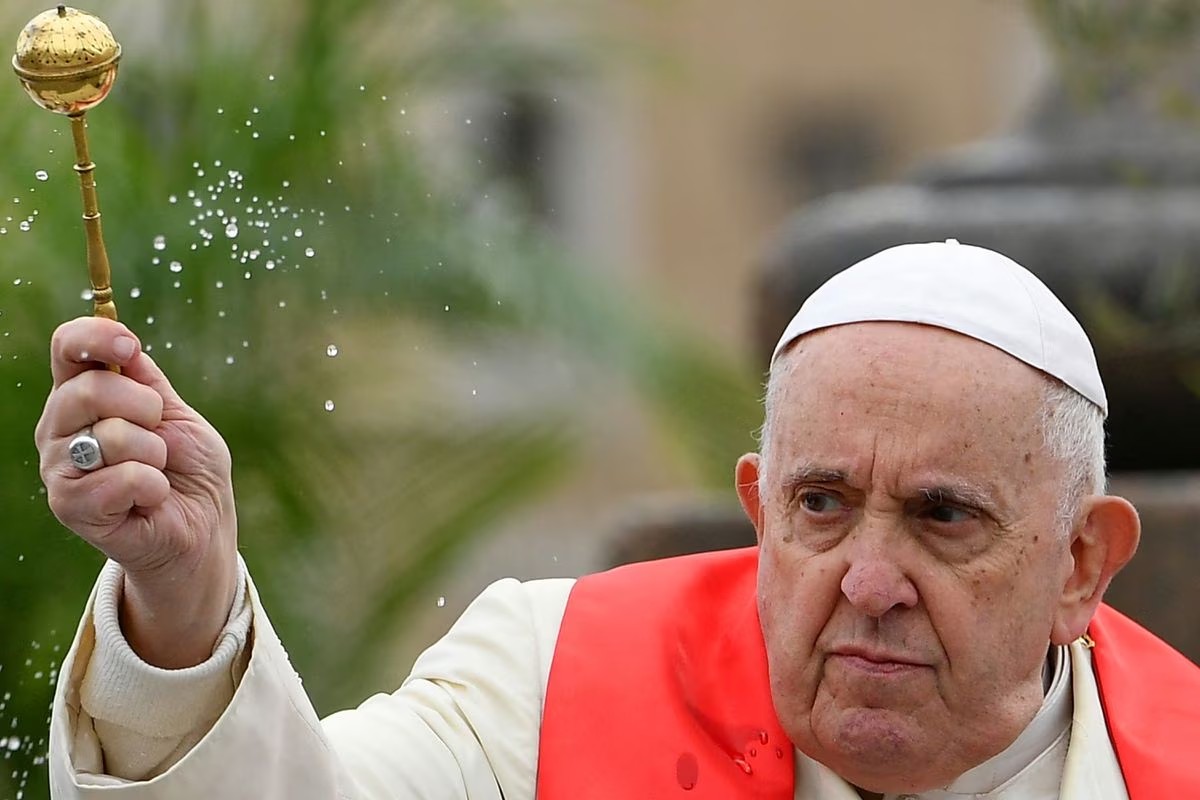 Paus Fransiskus Pimpin Kebaktian Minggu Palma Setelah Keluar dari Rumah Sakit