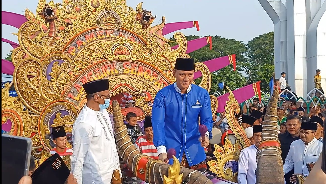 AHY Nabuh "Tongtong" dan Bagi-bagi Sembako di Pamekasan