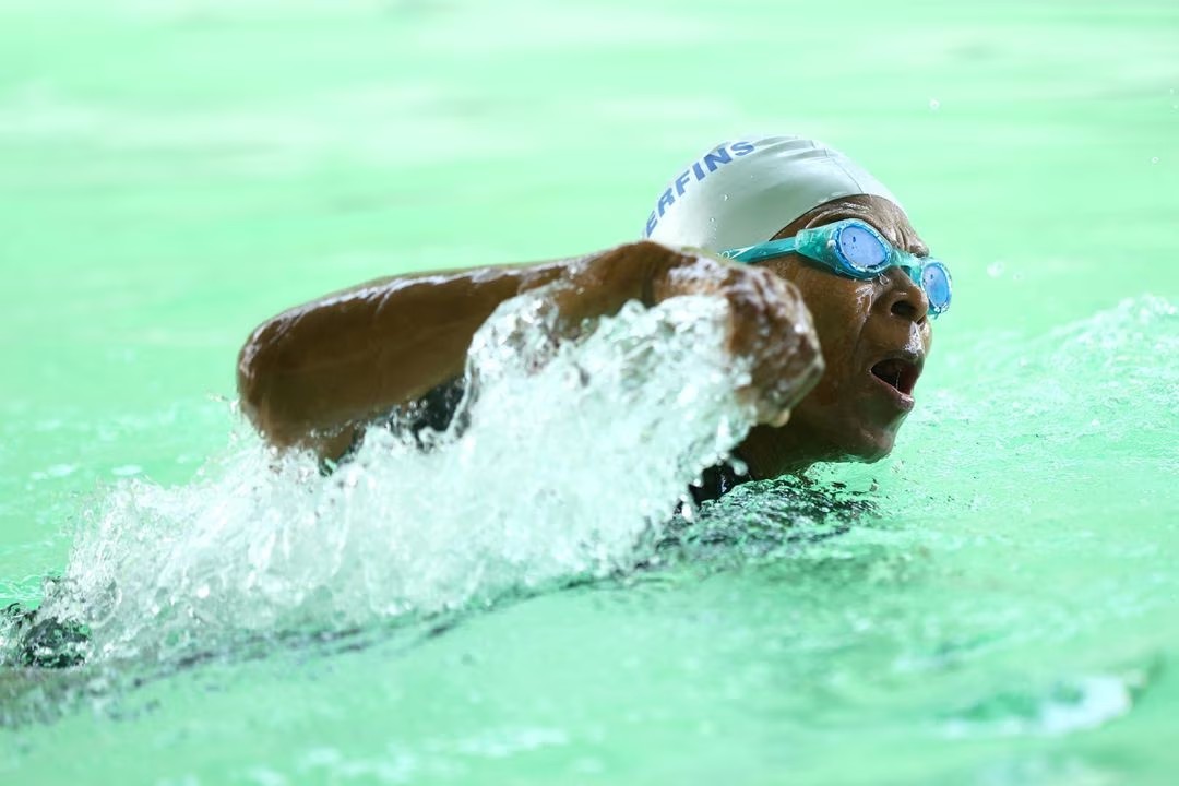 Melawan Usia, Puluhan Wanita Lansia di Afrika Selatan Ikuti Kelas Berenang