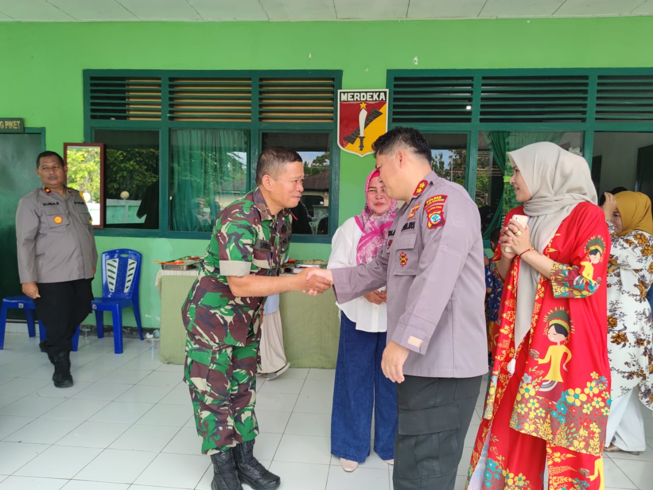 Momen Lebaran, Polres Bolsel Silaturahim ke Koramil Bolaang Uki