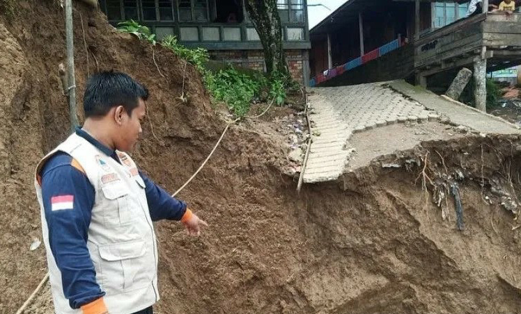 BPBD: 17 Rumah di Muba Disapu Puting Beliung dan Tanah Longsor