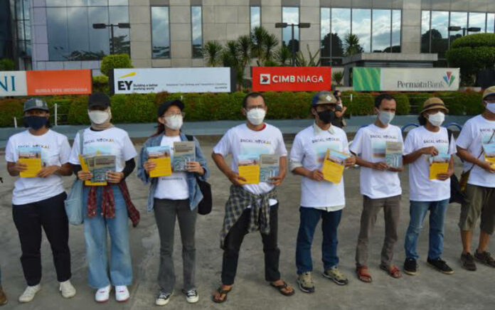 Gelar Aksi di Bursa Efek Indonesia: Masyarakat Pulau Obi Sampaikan Laporan Jejak Kejahatan Lingkungan dan Kemanusiaan di Balik IPO Perdana Anak Usaha Harita Group