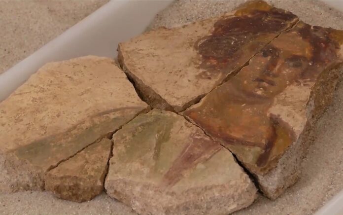 3.500 Karya Mural Ditemukan di Teater Romawi di Spanyol Selatan
