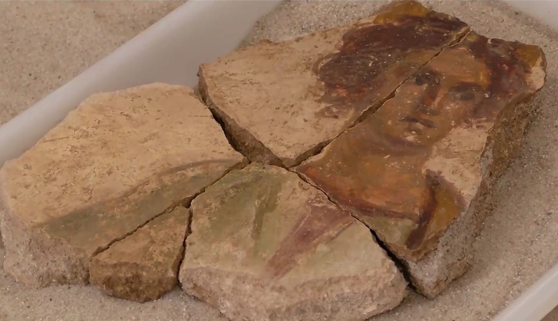 3.500 Karya Mural Ditemukan di Teater Romawi di Spanyol Selatan