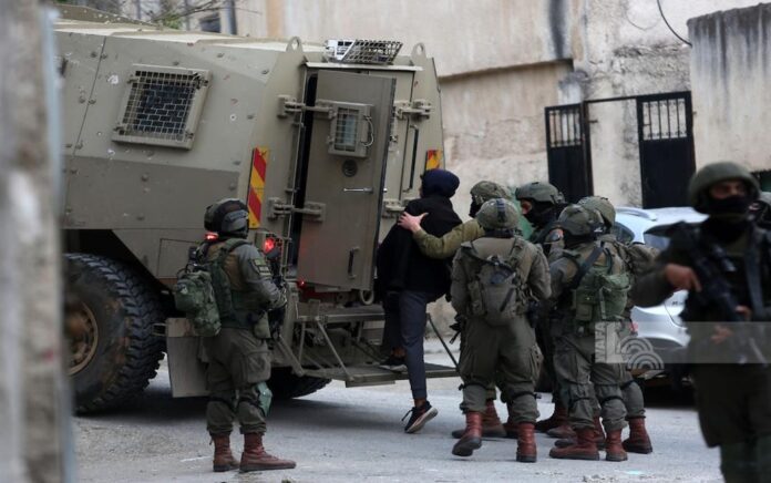 Pasukan Israel Menahan 16 Warga Palestina Saat Melakukan Serangan di Tepi Barat. Foto: Arsip WAFA.
