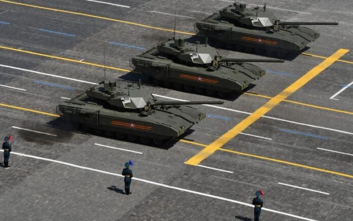 Tank T-14 Armata Rusia melaju selama Parade Hari Kemenangan di Lapangan Merah di Moskow, Rusia, 24 Juni 2020. Foto: Evgeny Biyatov/Reuters.