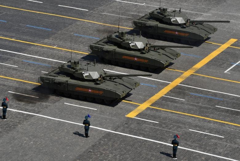 Tank T-14 Armata Rusia melaju selama Parade Hari Kemenangan di Lapangan Merah di Moskow, Rusia, 24 Juni 2020. Foto: Evgeny Biyatov/Reuters.