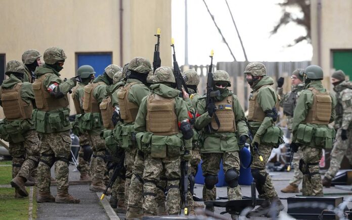 Tentara Ukraina. Foto: Reuters/Henry Nicholls.