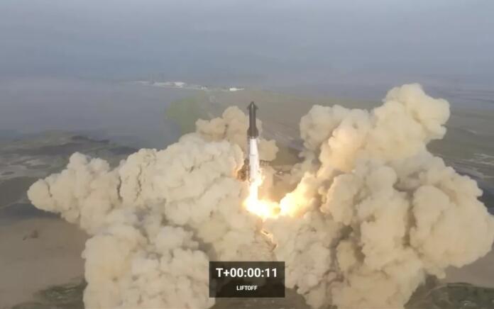 Starship SpaceX lepas landas dari landasan peluncurannya di Boca Chica, Texas pada 20 April. (Foto: SpaceX)