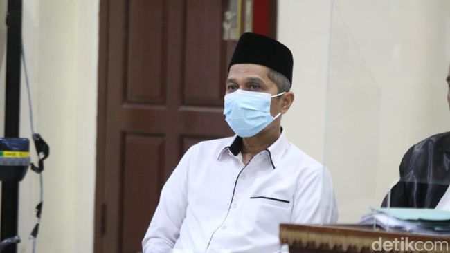 Eks Rektor Unila Karomani Dituntut 12 Tahun Bui dalam Kasus Suap PMB