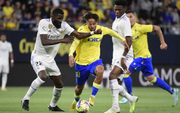 Real Madrid Menang 2-0 dari Cadiz, Masih Tertinggal 10 Poin dari Barcelona