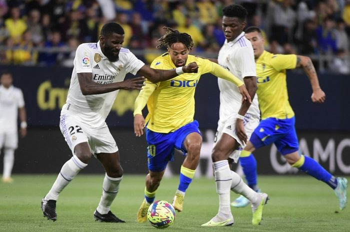 Real Madrid Menang 2-0 dari Cadiz, Masih Tertinggal 10 Poin dari Barcelona