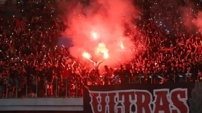 Jika Suporter Menyalakan Flare, Klub Bakal Dikurangi Poinnya