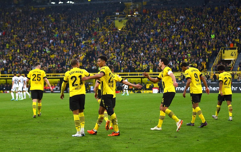 Borussia Dortmund Menang 4-0 dari Frankfurt, Bayern Munchen Terusir dari Puncak Klasemen