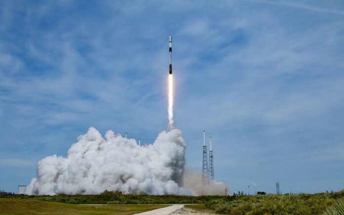 SpaceX Kembali Luncurkan 21 Satelit Internet Starlink Generasi Kedua ke Luar Angkasa