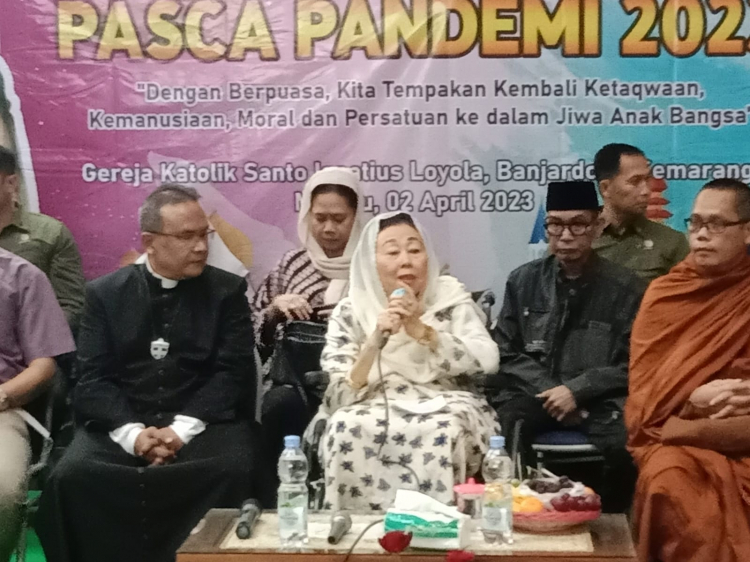 Shinta Nuriyah Sahur Bersama di Gereja Katolik Santo Ignatius Loyola Semarang